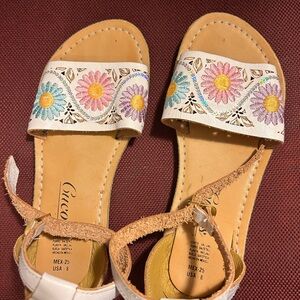 White and Pink Floral Embroidered Sandals made in Mexico sz 8